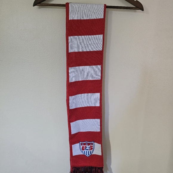 USMNT Nike Scarf - Picture 4 of 5